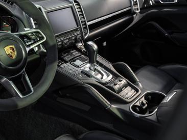 Porsche Cayenne III GTS — photo 24