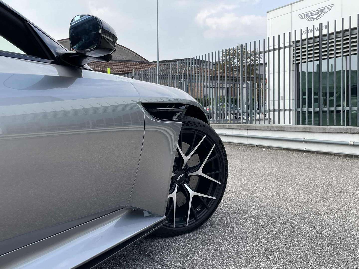 Aston Martin DB12 Coupé 4.0 V8 Auto - 2024 - Joinsteer - #4