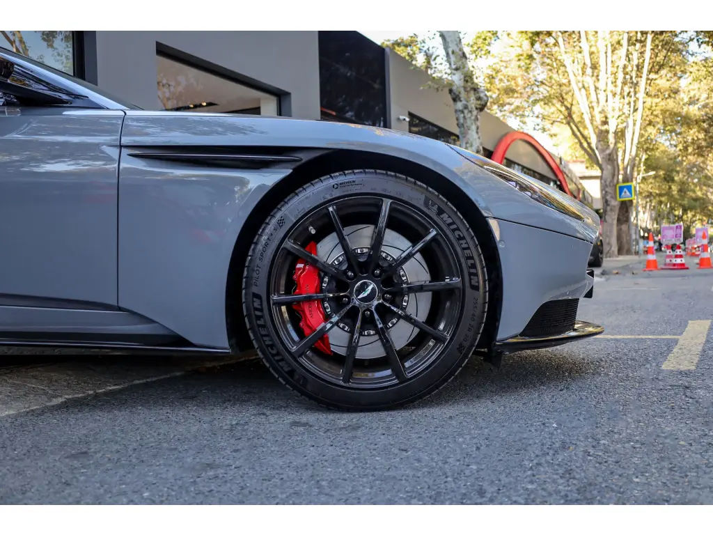 Aston Martin DB11 V12 AMR Coupe 5.2 - 2019 - Joinsteer - #4