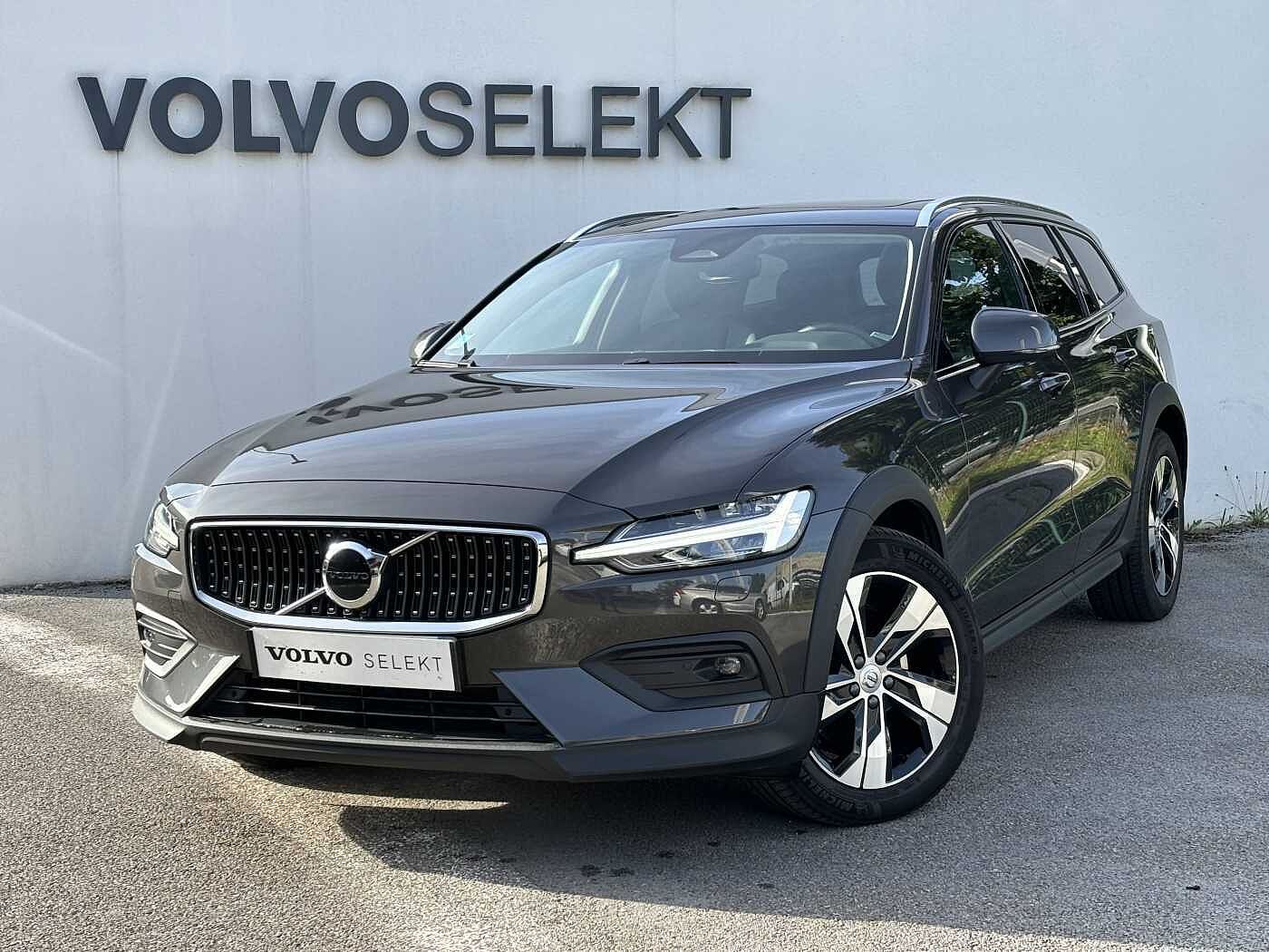Volvo V60 Cross Country Plus B4 - 2023 - Joinsteer - #1