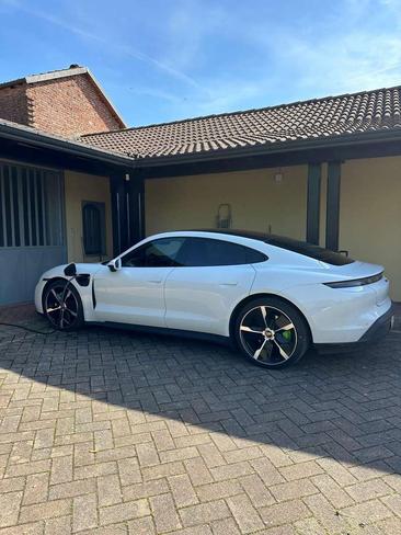 Porsche Taycan — photo 8
