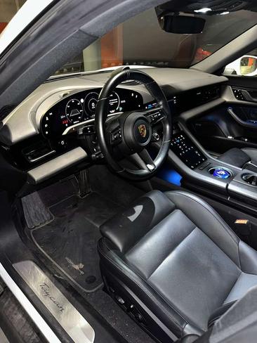 Porsche Taycan — photo 9