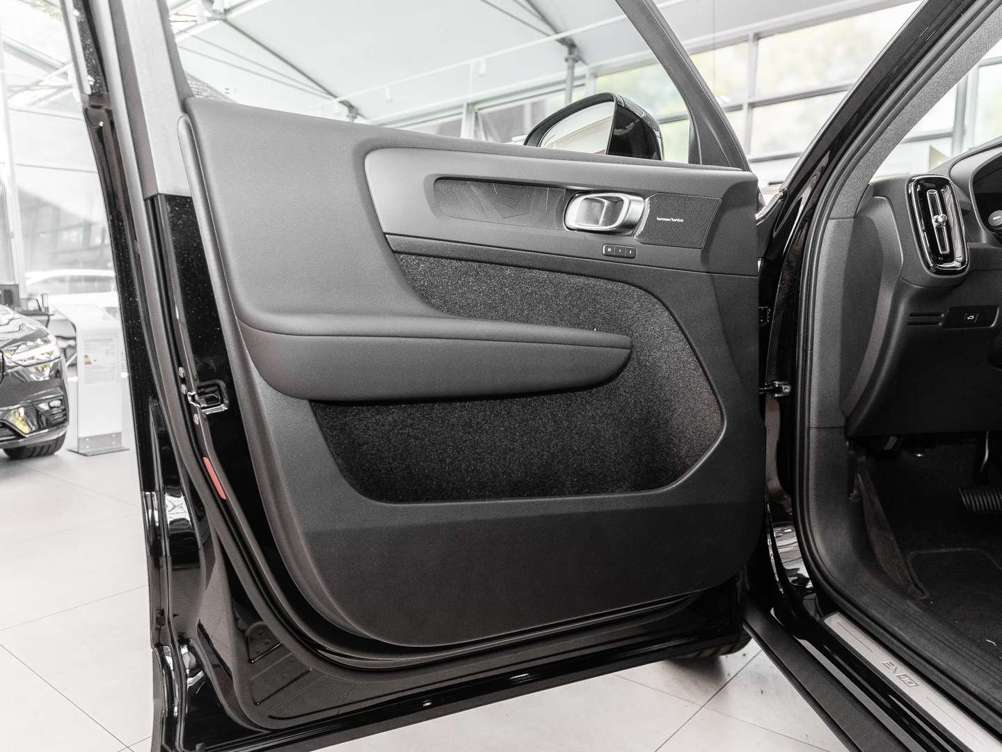 Volvo EX40 Black Edition Single Motor - 2025 - Joinsteer - #16