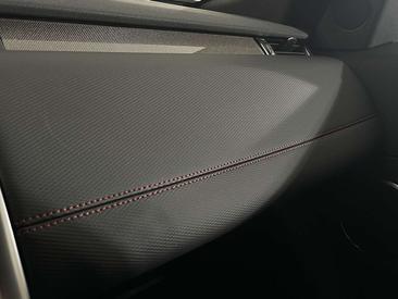 Land Rover Discovery Sport P300e R-Dynamic S — photo 25