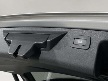 Land Rover Discovery Sport P300e R-Dynamic S — photo 29