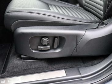 Land Rover Discovery Sport P270e Dynamic SE — photo 12