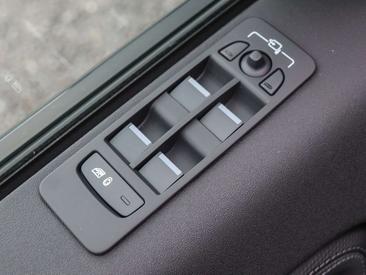 Land Rover Discovery Sport P270e Dynamic SE — photo 14