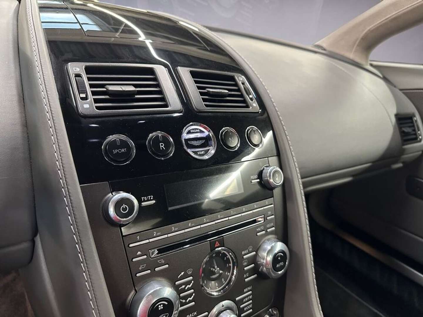 Aston Martin V8 Vantage Coupe Sportshift - 2013 - Joinsteer - #11