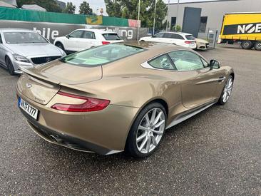 Aston Martin Vanquish Coupé — photo 2