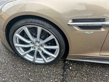 Aston Martin Vanquish Coupé — photo 3