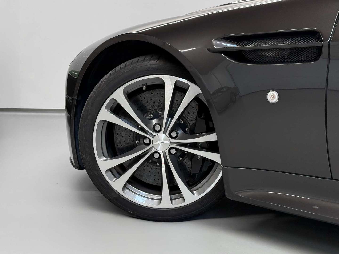 Aston Martin Vantage 5.9i V12 - 2013 - Joinsteer - #13