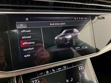 Audi Q7 Sport 55 TFSI E — photo 18