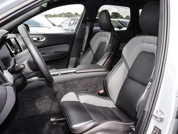 Volvo XC60 T6 Recharge R-Design Plus — photo 6