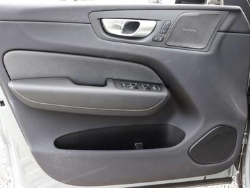 Volvo XC60 T6 Recharge R-Design Plus — photo 9