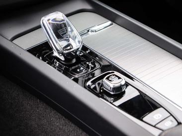Volvo XC60 T6 Recharge R-Design — photo 11