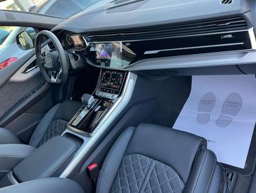 Audi Q8 S Line Plus 50 TDI — photo 12