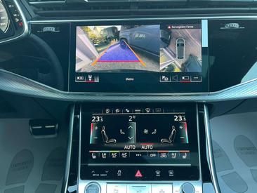 Audi Q8 S Line Plus 50 TDI — photo 17