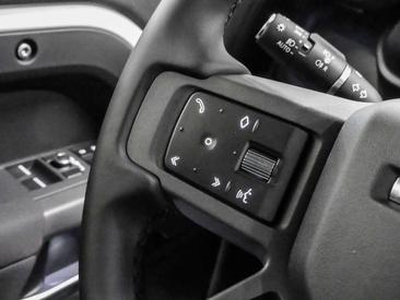 Land Rover Defender 90 D200 X-Dynamic SE — photo 17