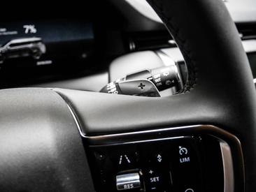 Land Rover Discovery Sport P300e Dynamic SE — photo 13