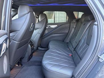 BMW XM 4.4 E — photo 11