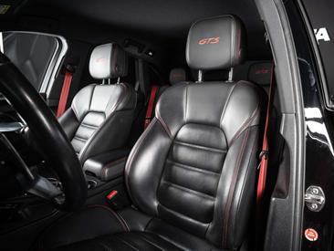 Porsche Macan GTS — photo 11