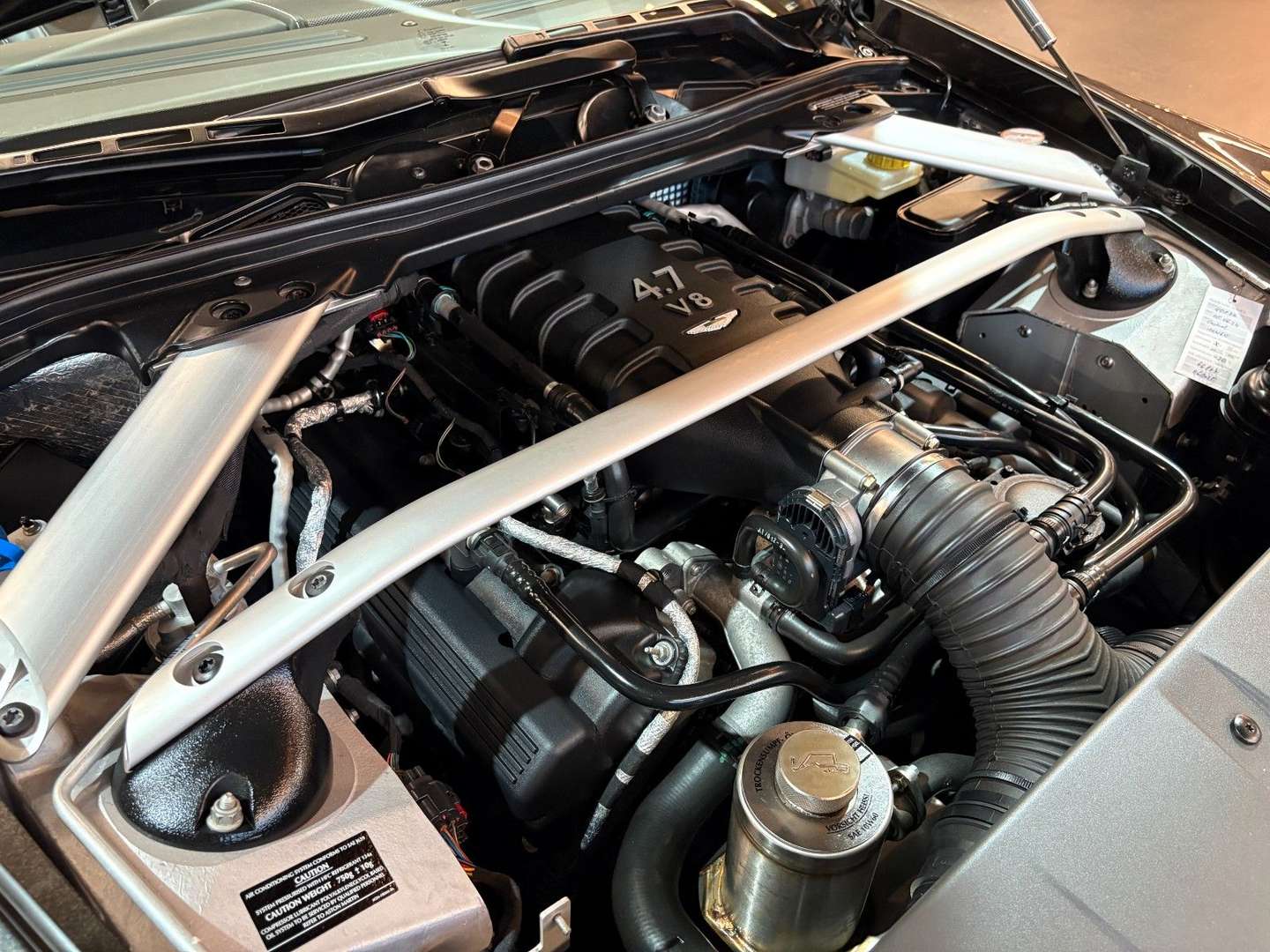 Aston Martin V8 Vantage Roadster 4.7l Sportshift II - 2013 - Joinsteer - #17