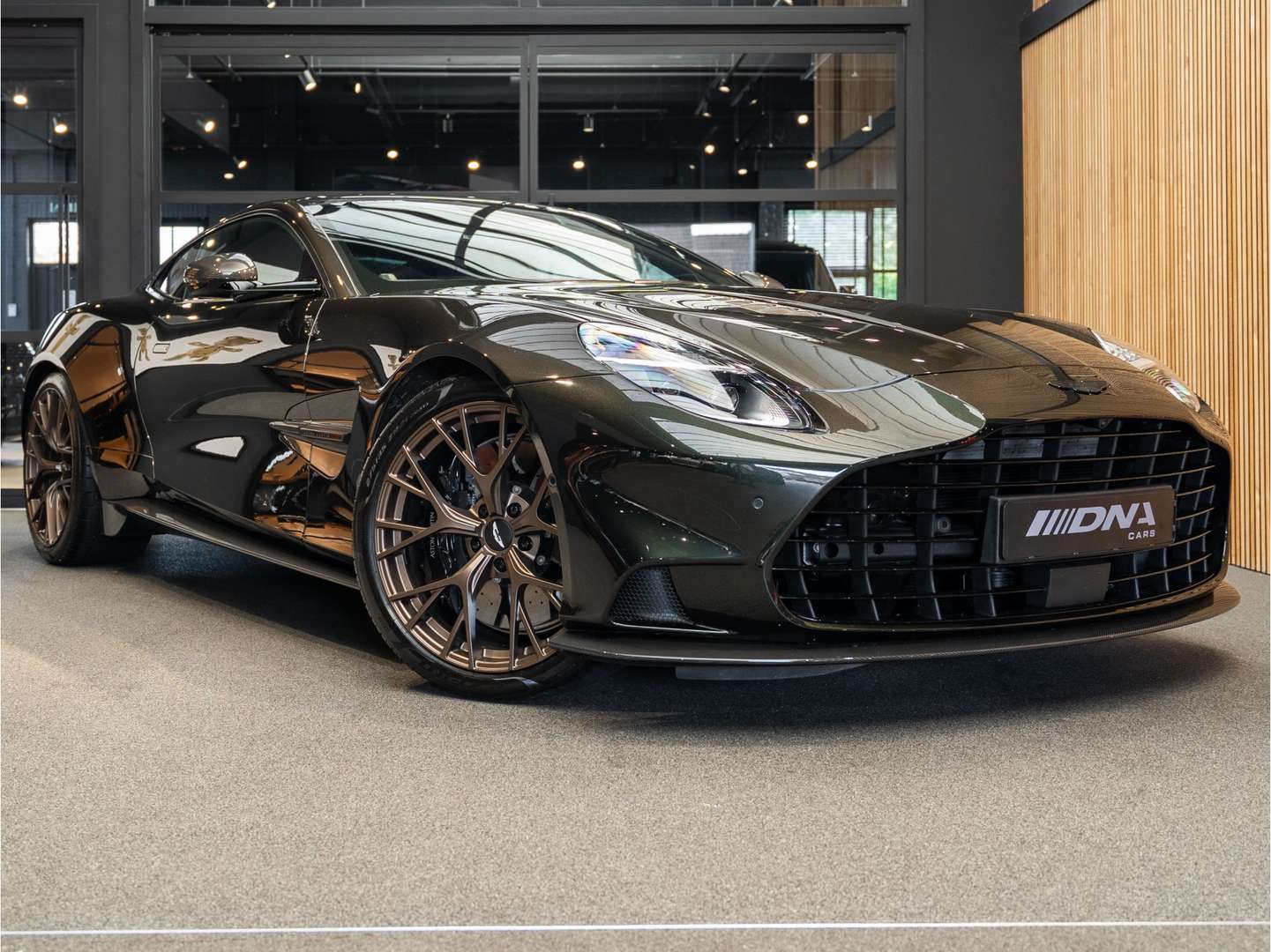 Aston Martin Vanquish 5.2 V12 Limited - 2025 - Joinsteer - #1