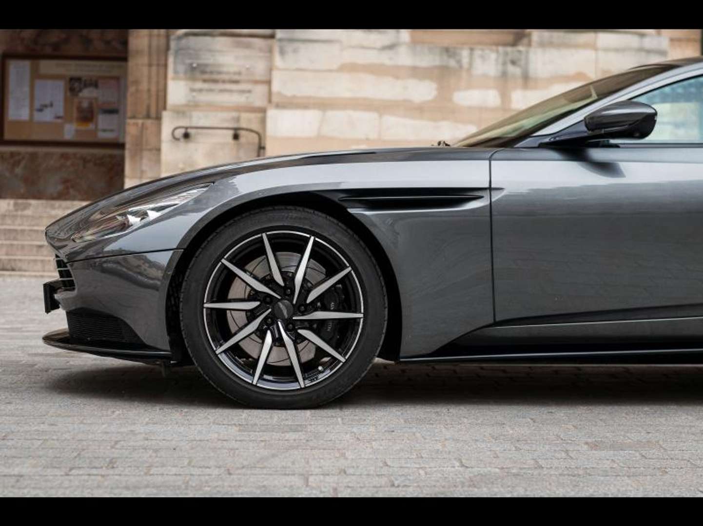 Aston Martin DB11 V12 5.2 608ch - 2018 - Joinsteer - #4