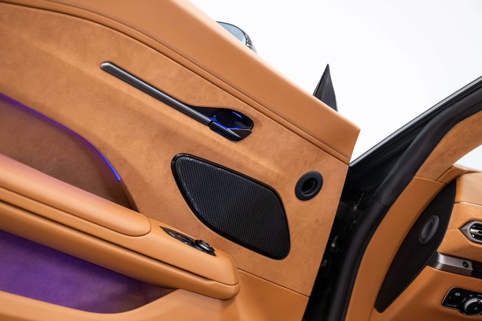 Aston Martin Vantage Roadster 25MY - 2025 - Joinsteer - #26