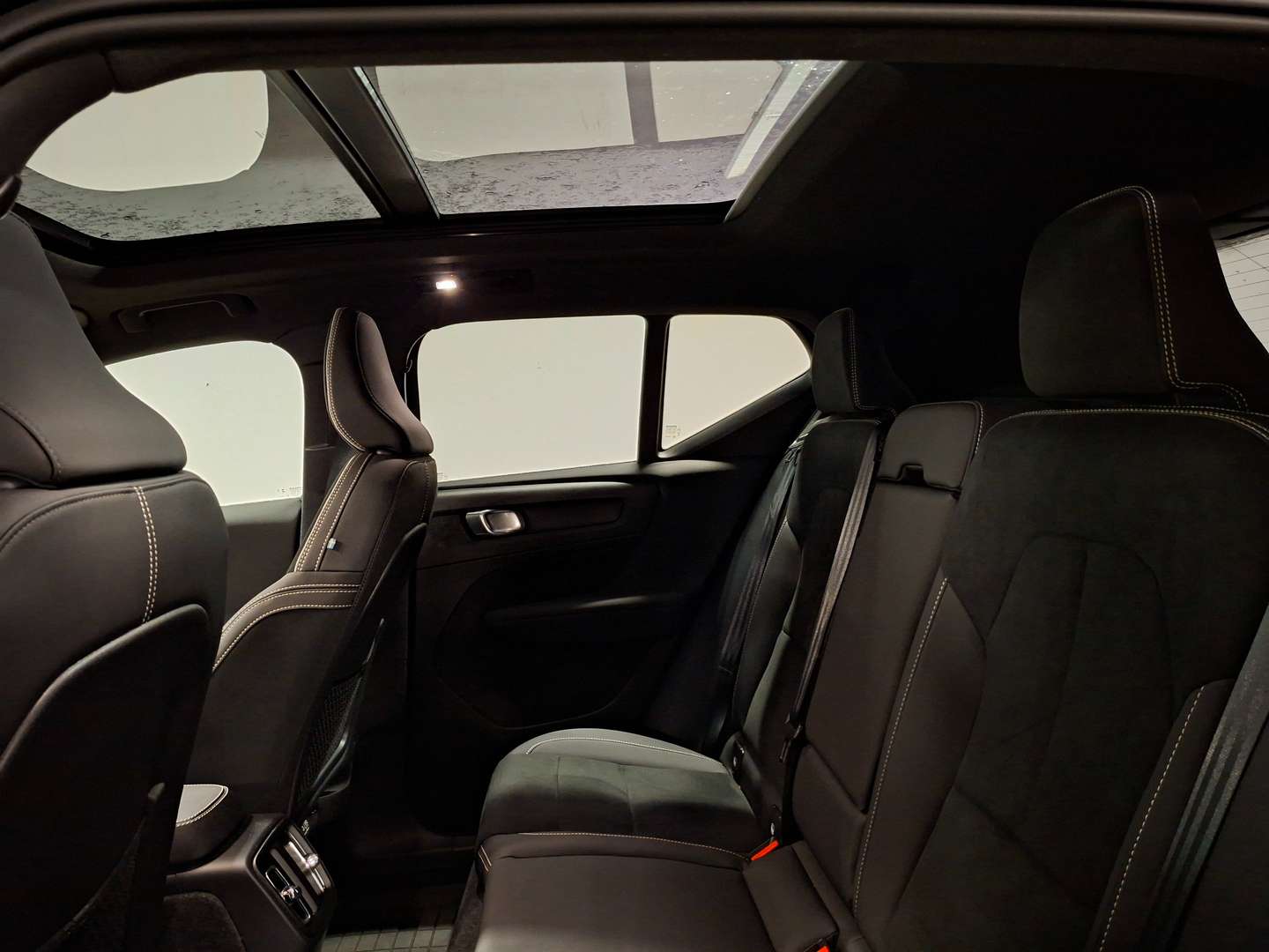 Volvo EX40 Recharge Extended Range Plus Black Edition - 2024 - Joinsteer - #6