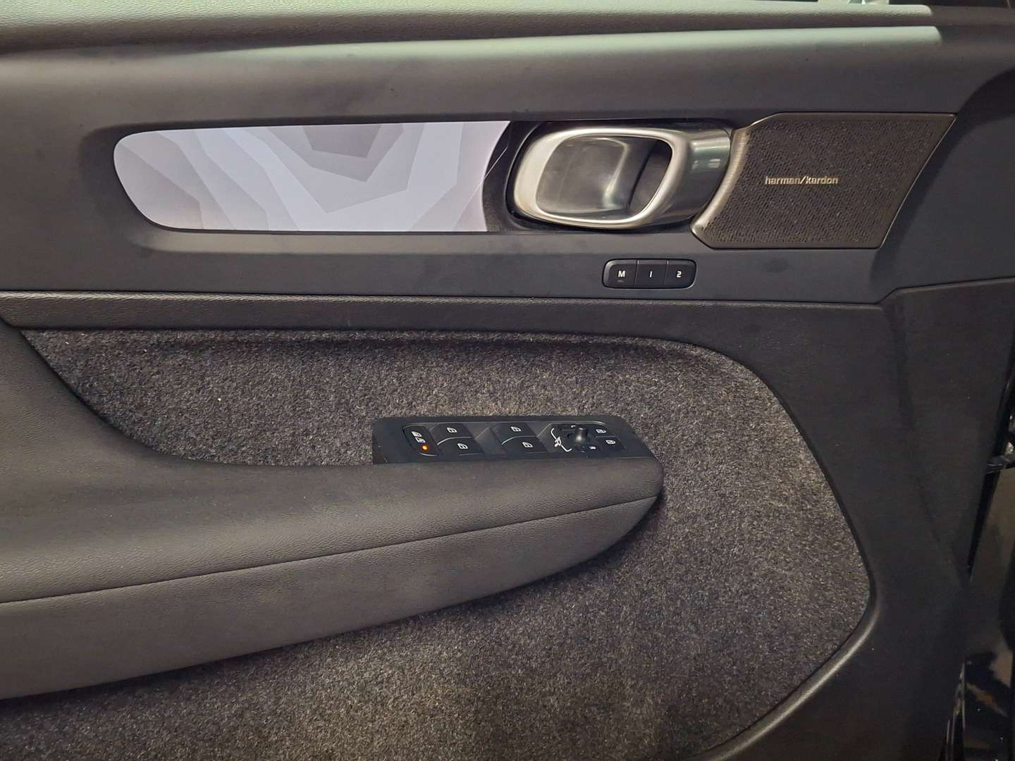 Volvo EX40 Recharge Extended Range Plus Black Edition - 2024 - Joinsteer - #21