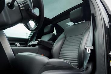 Land Rover Discovery D250 R-Dynamic SE — photo 4