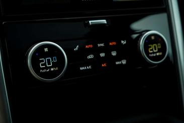 Land Rover Discovery D250 R-Dynamic SE — photo 20