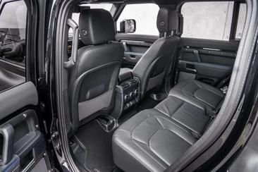 Land Rover Defender 110 P400e S — photo 14