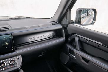 Land Rover Defender 110 P400e S — photo 37