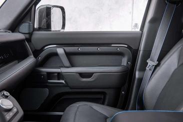 Land Rover Defender 110 P400e S — photo 38