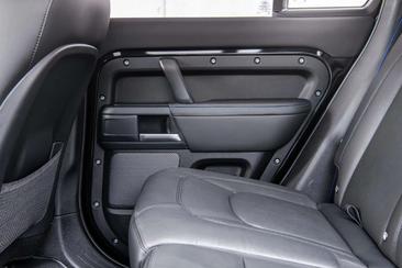 Land Rover Defender 110 P400e S — photo 39