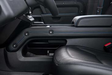 Land Rover Defender 110 P400e S — photo 49