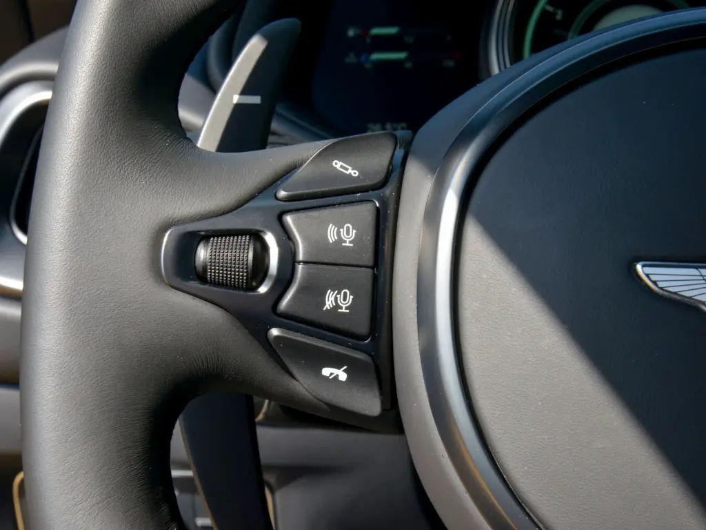 Aston Martin DB11 V8 Coupe 4.0 - 2023 - Joinsteer - #25