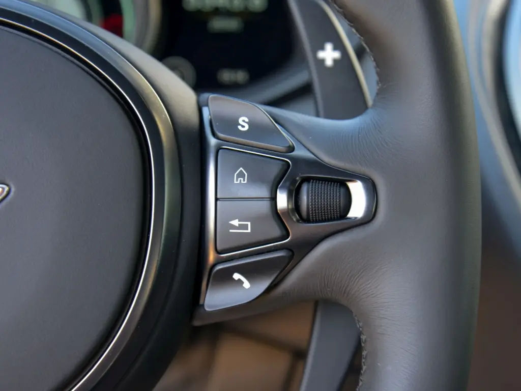 Aston Martin DB11 V8 Coupe 4.0 - 2023 - Joinsteer - #26