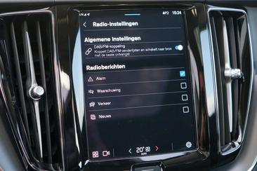 Volvo XC60 T6 Recharge Core — photo 9