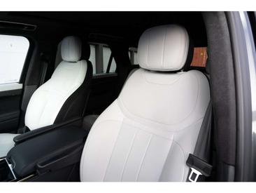 Land Rover Range Rover P550e Autobiography — photo 11