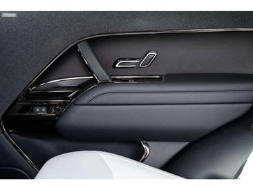 Land Rover Range Rover P550e Autobiography — photo 12