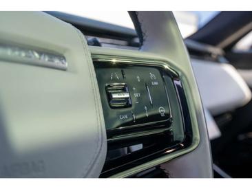 Land Rover Range Rover P550e Autobiography — photo 14