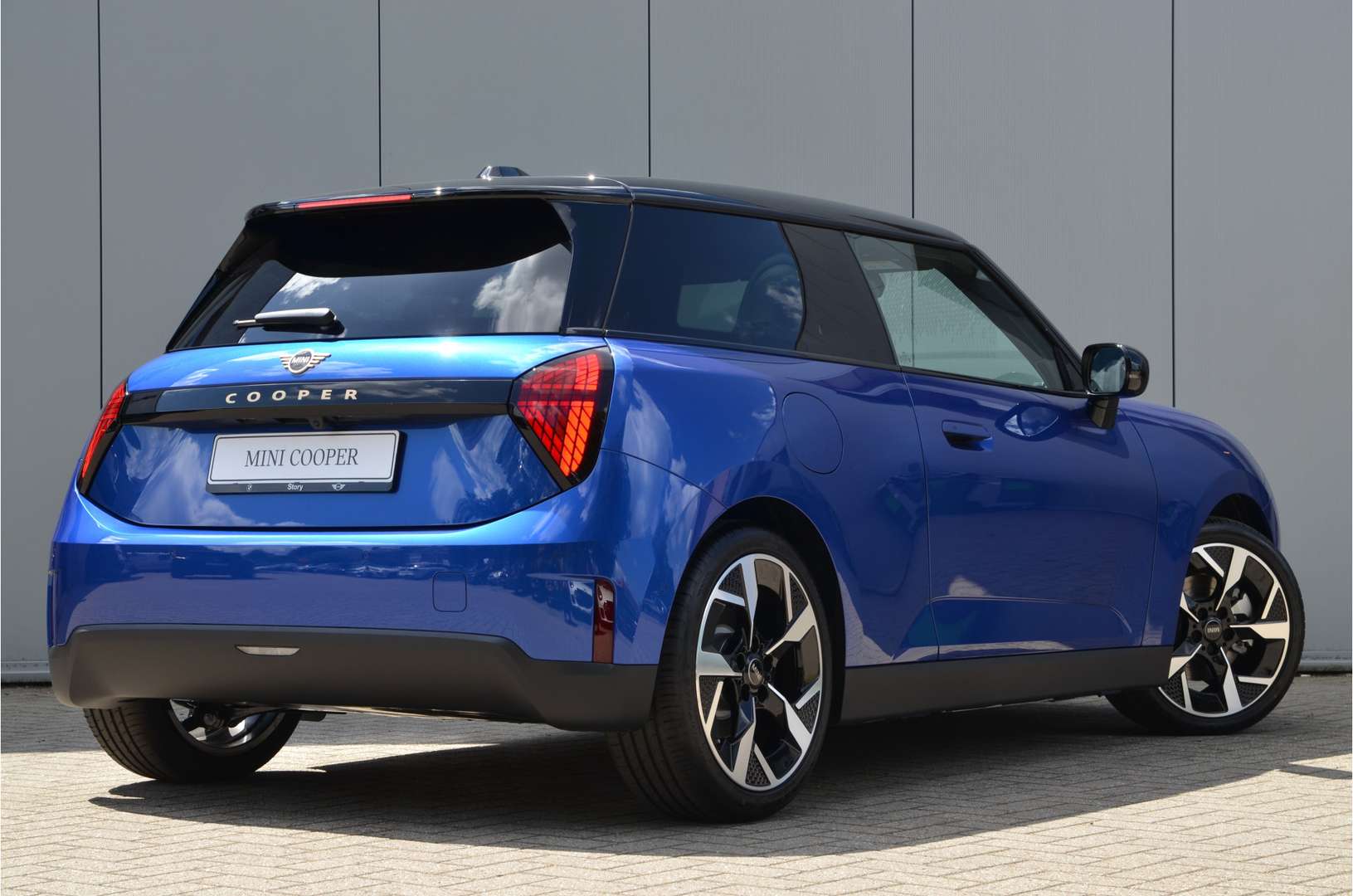 Mini Hatch Favoured Cooper E - 2025 - Joinsteer - #2