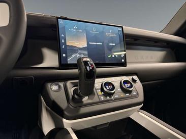 Land Rover Defender 3.0D D200 S — photo 8