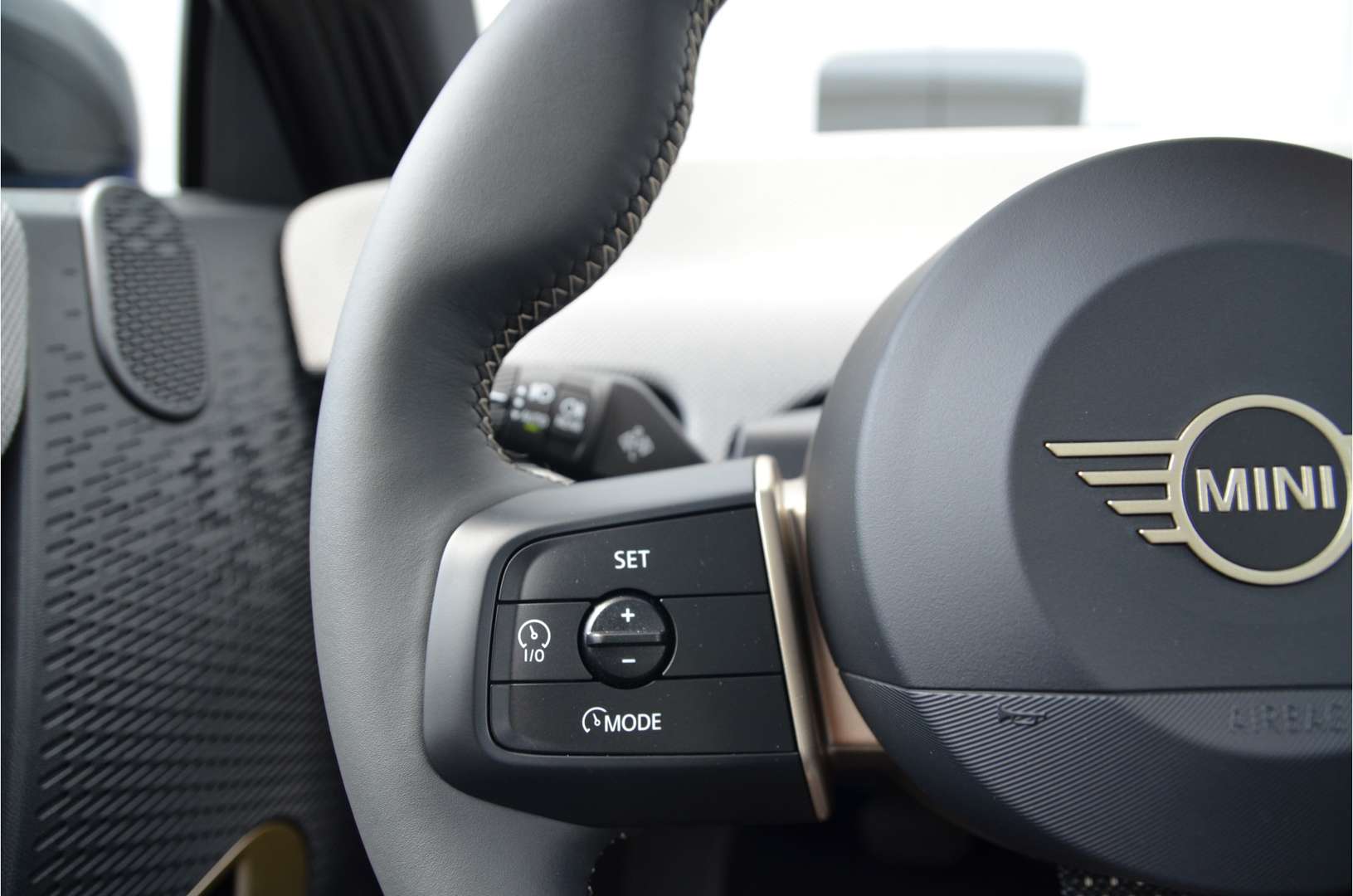 Mini Hatch Favoured Cooper E - 2025 - Joinsteer - #11