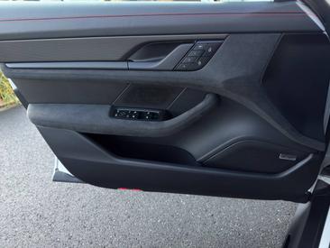 Porsche Taycan ph2 GTS — photo 23