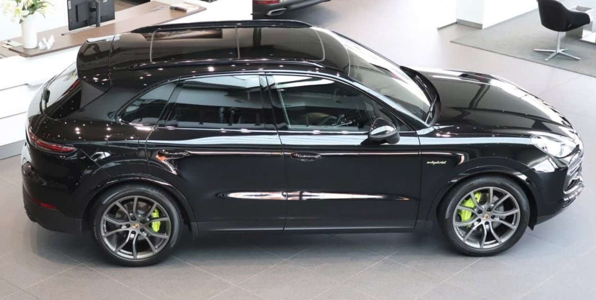 Porsche Cayenne Platinum Edition E-Hybrid - 2023 - Joinsteer - #2