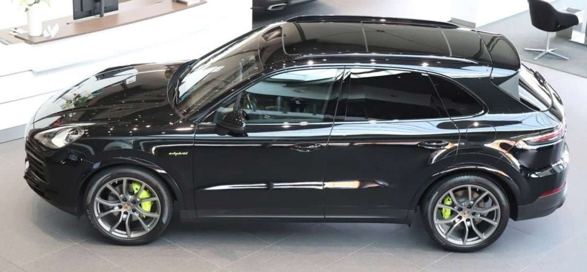 Porsche Cayenne Platinum Edition E-Hybrid - 2023 - Joinsteer - #3